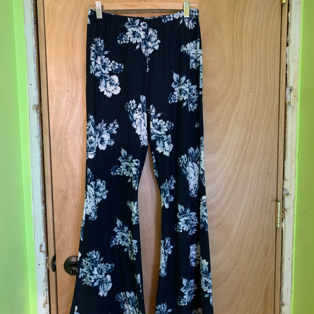 Floral pattern flare pants (Size L)